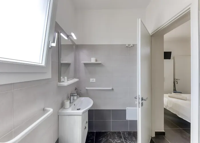 Il Comandante A 100 M Dalla Torre San Giovanni Ugento