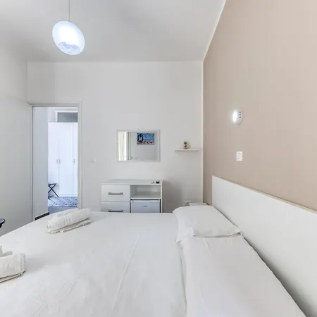 Il Comandante A 100 M Dalla 住宿加早餐酒店 3*