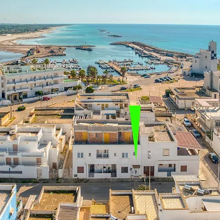 Il Comandante A 100 M Dalla 住宿加早餐酒店 托雷圣乔万尼乌