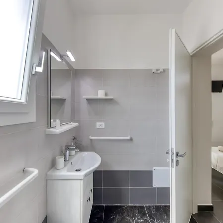 Il Comandante A 100 M Dalla 托雷圣乔万尼乌