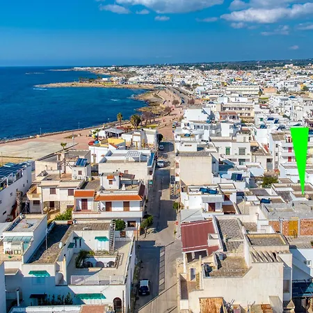 Il Comandante A 100 M Dalla * Torre San Giovanni Ugento