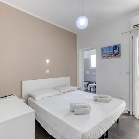 Il Comandante A 100 M Dalla Frühstückspension Torre San Giovanni