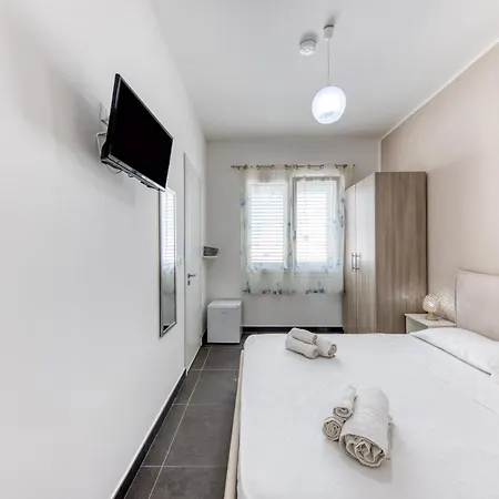 Il Comandante A 100 M Dalla 3* 托雷圣乔万尼乌